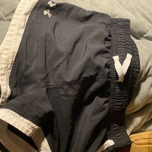 black under armour kids size xl athletic shorts